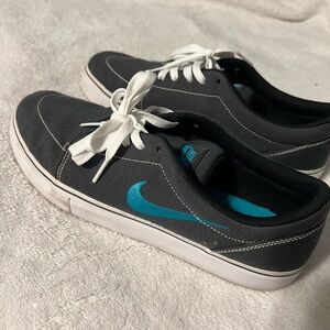 Nike SB Satire Canvas Skate Shoes- size 9